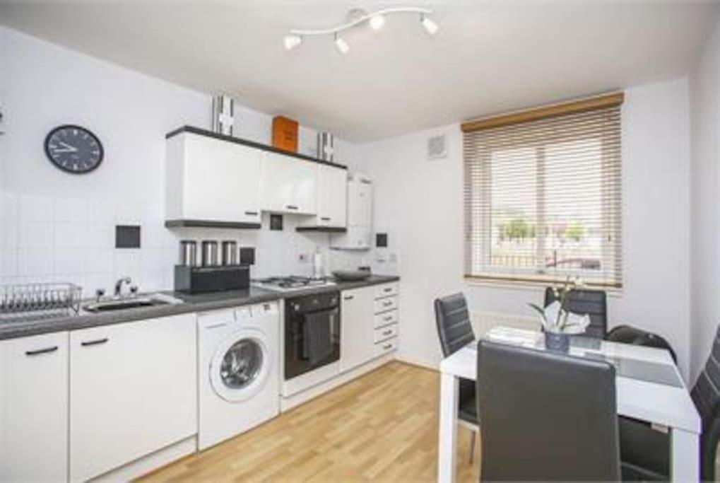 Appartamento Immaculate Cosy Flat Next To Holyrood Park! Edimburgo Esterno foto